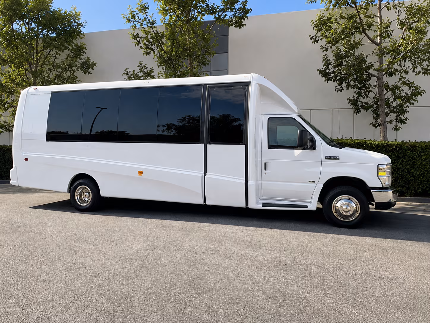 shuttle guests between bergen county hotels and your reception venue with ease